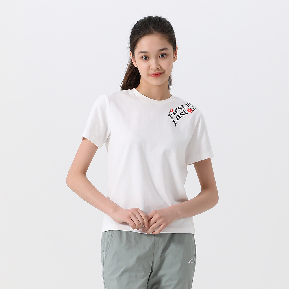 [오닐] [모델착장] 여성 변형 아트웍 반팔 티셔츠 OWTRM6201-101